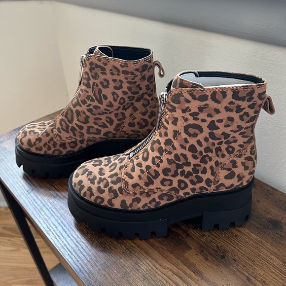 Gianni Bini GB All-Star Leopard Print Chunky Lug Sole Platform Booties size 6.5 - Picture 4 of 8